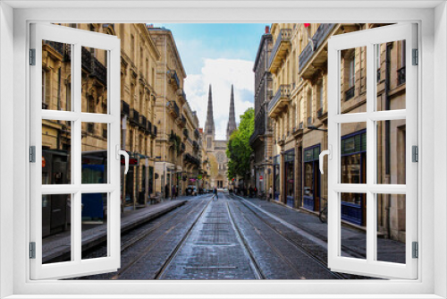 Fototapeta Naklejka Na Ścianę Okno 3D - City view of Bordeaux and the Cathedral of Saint Andrews