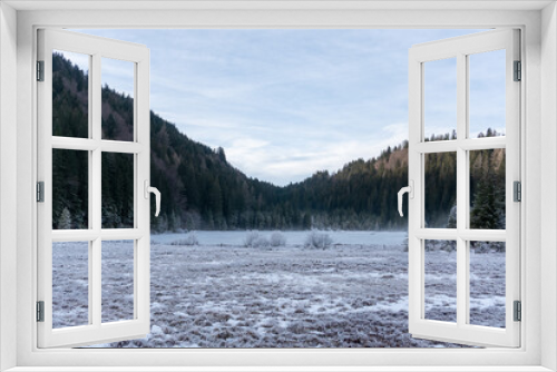 Fototapeta Naklejka Na Ścianę Okno 3D - Frozen Spechtensee in Ennstal valley during winter