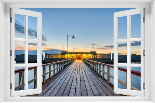 Fototapeta Naklejka Na Ścianę Okno 3D - The pier and Ribersborg Kallbadhus in Malmo after sunset
