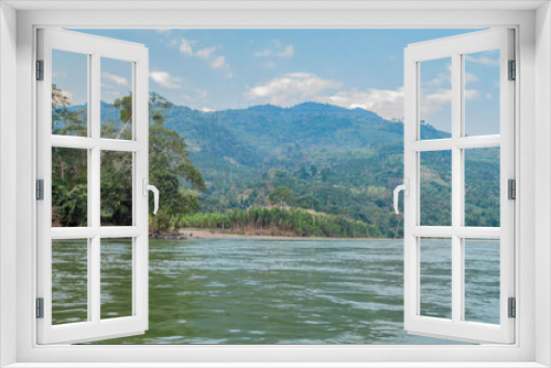 Fototapeta Naklejka Na Ścianę Okno 3D - Paisaje de la selva peruana, estilo europeo, árboles y río