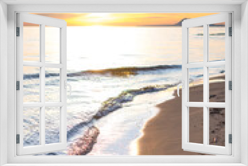 Fototapeta Naklejka Na Ścianę Okno 3D - Amanecer en una playa del Mediterráneo.