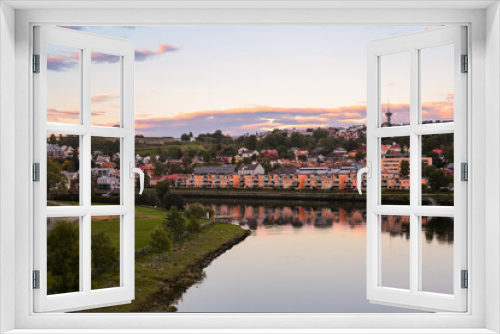 Fototapeta Naklejka Na Ścianę Okno 3D - River Nidelva in Norwegian city Trondheim