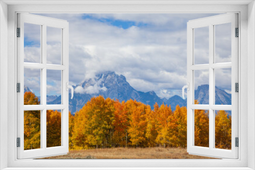 Fototapeta Naklejka Na Ścianę Okno 3D - Beautiful Scenic Autumn Landscape in Grand Teton National Park Wyoming
