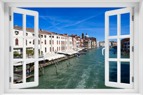 Fototapeta Naklejka Na Ścianę Okno 3D - Venice, Italy: Historical buildings along the river canal. Popular tourist destination.