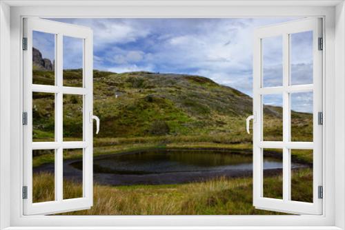 Fototapeta Naklejka Na Ścianę Okno 3D - Lake in Old man of Storr in Scotland