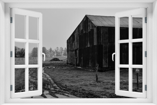 Fototapeta Naklejka Na Ścianę Okno 3D - old barn in the morning