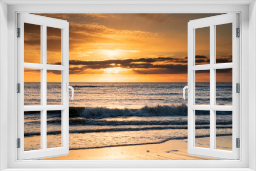 Fototapeta Naklejka Na Ścianę Okno 3D - beautiful sunset over North sea beach