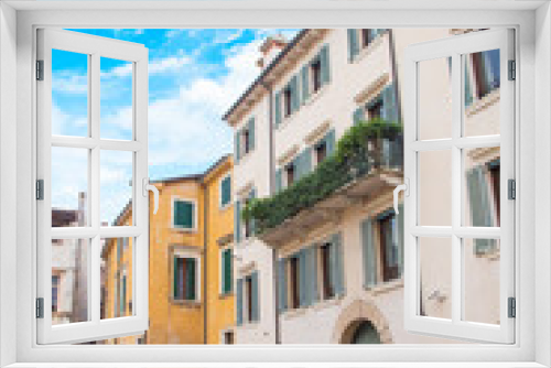 Fototapeta Naklejka Na Ścianę Okno 3D - Beautiful view of the streets of Verona, Italy