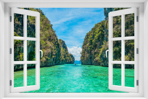 Fototapeta Naklejka Na Ścianę Okno 3D - Tropical landscape with cristal clear water