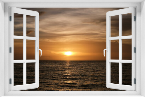 Fototapeta Naklejka Na Ścianę Okno 3D - Puesta de sol frente al mar