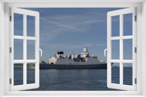 Fototapeta Naklejka Na Ścianę Okno 3D - WARSHIP - A Canadian Navy frigate sails to the sea