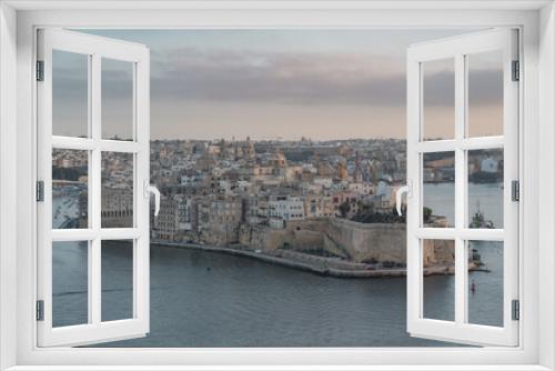 Fototapeta Naklejka Na Ścianę Okno 3D - Panoramic view of Senglea as seen from Valletta