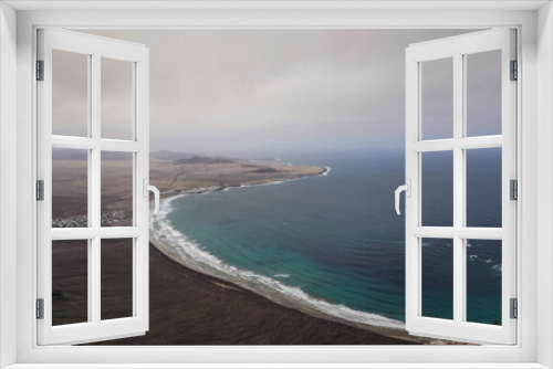 Fototapeta Naklejka Na Ścianę Okno 3D - Küstenlinie des Ozeans von einem Kliff aus betrachtet