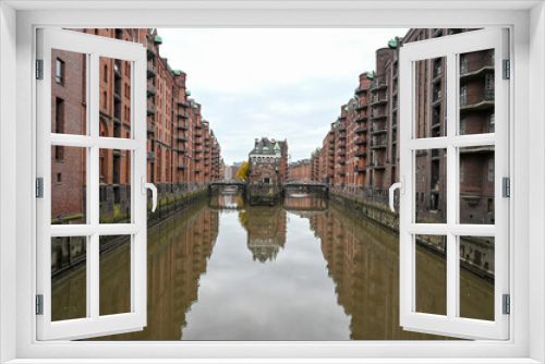 Fototapeta Naklejka Na Ścianę Okno 3D - Hamburg, Germany: Buildings along the river canal.