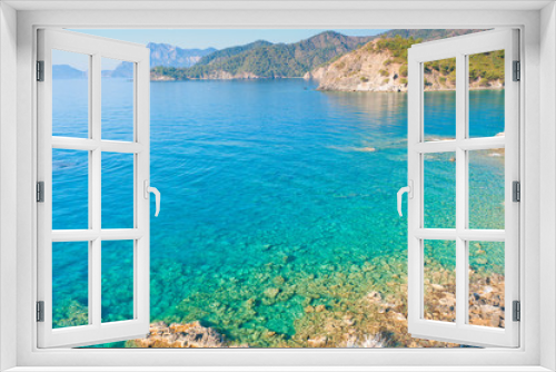 Fototapeta Naklejka Na Ścianę Okno 3D - clear turquoise water and rocky shore