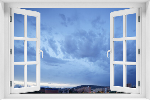 Fototapeta Naklejka Na Ścianę Okno 3D - cielo nublado en puesta de sol, nocturno