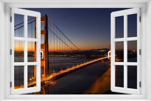 Fototapeta Naklejka Na Ścianę Okno 3D - View of the Golden Gate Bridge just before sunrise