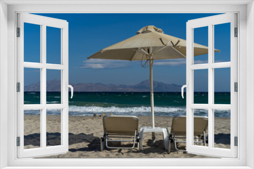 Fototapeta Naklejka Na Ścianę Okno 3D - Leżaki na plaży