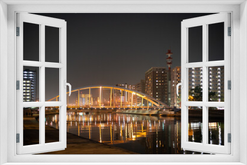 Fototapeta Naklejka Na Ścianę Okno 3D - 夜の紫川　鉄の橋と市街地の夜景　福岡県北九州市