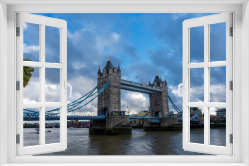 Fototapeta Naklejka Na Ścianę Okno 3D - Panoramic view of London's buildings from the River Thames. United Kingdom.