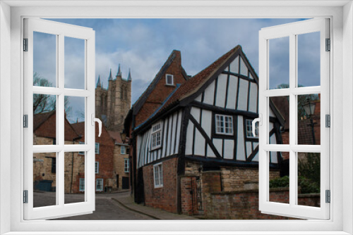 Fototapeta Naklejka Na Ścianę Okno 3D - Old english house with view of lincoln cathedral church behind 