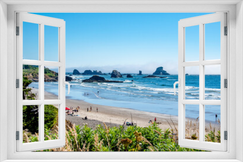 Fototapeta Naklejka Na Ścianę Okno 3D - People Enjoying Summer Day at Indian Beach with Rocky Oregon Coastline in Background