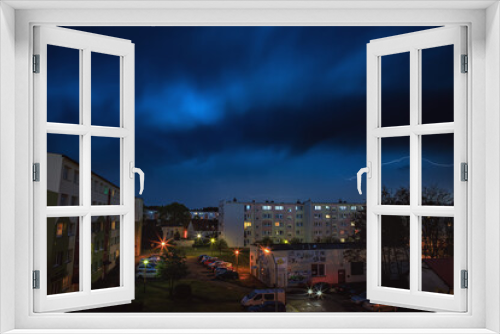 Fototapeta Naklejka Na Ścianę Okno 3D - Storm over the city