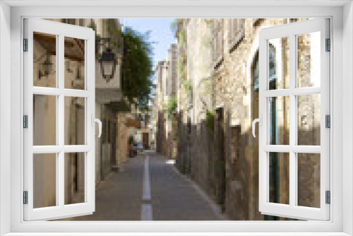 Fototapeta Naklejka Na Ścianę Okno 3D - Enge Gassen in der historischen Altstadt von Rethymno auf Kreta