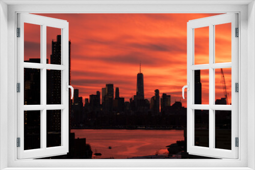 Fototapeta Naklejka Na Ścianę Okno 3D - Dramatic sunset over New York City. 