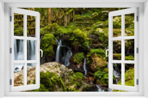 Fototapeta Naklejka Na Ścianę Okno 3D - 日本　福井県三方上中郡若狭町にあるの若狭瓜割名水公園の森中にある瓜割の滝