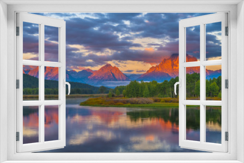 Fototapeta Naklejka Na Ścianę Okno 3D - Beautiful Sunrise in the Mountains