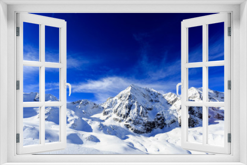 Fototapeta Naklejka Na Ścianę Okno 3D - Winter mountains - snow-capped peaks of the Alps
