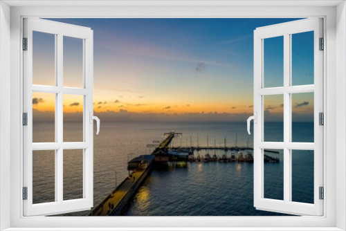 Fototapeta Naklejka Na Ścianę Okno 3D - The Fairhope Municipal Pier on Mobile Bay at sunset