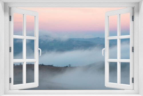 Fototapeta Naklejka Na Ścianę Okno 3D - misty morning in the mountains