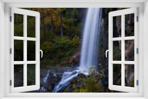 Fototapeta Naklejka Na Ścianę Okno 3D - Falling Spring Falls
