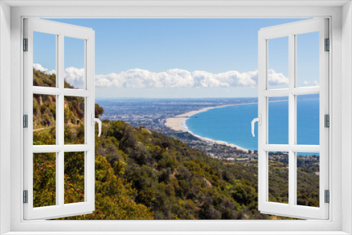Fototapeta Naklejka Na Ścianę Okno 3D - Hiking in Topanga, CA. Views of the Santa Monica Mountains, Santa Monica Bay, and the LA cityscape