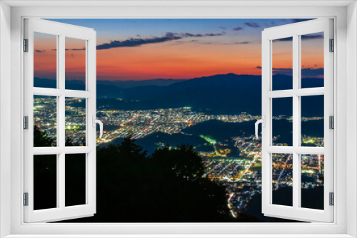 Fototapeta Naklejka Na Ścianę Okno 3D - 秋の京都・ケーブル比叡駅から見た、京都市街地の夜景と、夕暮れから夜に変わる空