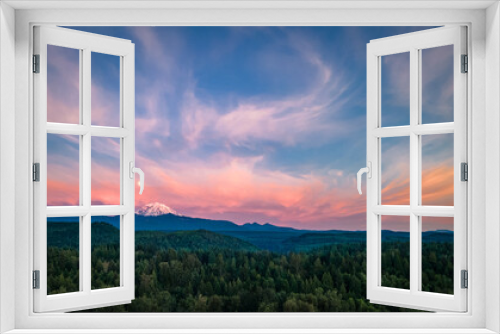 Fototapeta Naklejka Na Ścianę Okno 3D - Beautiful Early Evening Clouds Over Mount Rainier