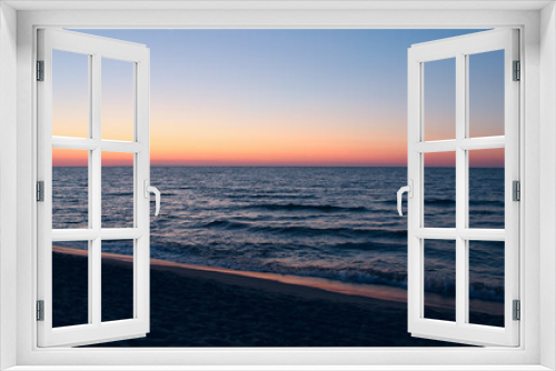 Fototapeta Naklejka Na Ścianę Okno 3D - Sunset on Baltic Sea. Waves on seashore in evening