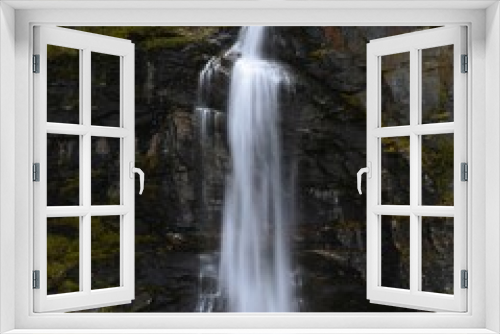 Fototapeta Naklejka Na Ścianę Okno 3D - Vertical shot of a flowing waterfall