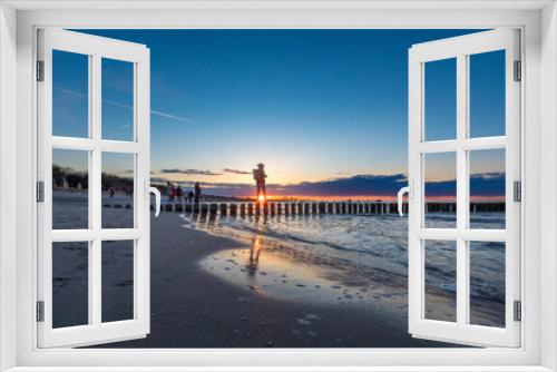 Fototapeta Naklejka Na Ścianę Okno 3D - Sonnenuntergang am Zingster Strand.