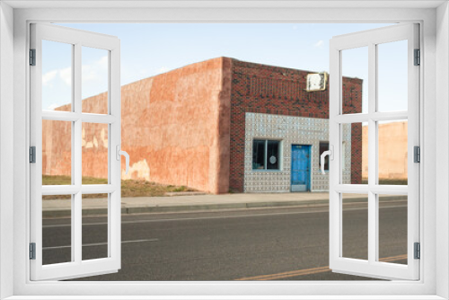 Fototapeta Naklejka Na Ścianę Okno 3D - Edificio en algún lugar de Tucumcari Estados Unidos