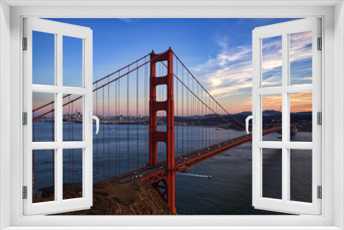 Fototapeta Naklejka Na Ścianę Okno 3D - Golden Gate Bridge in San Francisco at sunset time