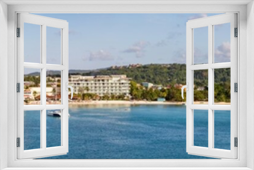 Fototapeta Naklejka Na Ścianę Okno 3D - Panorama Ansicht vom Hafen Ocho Rios. Hotels und Strände in der Karibik von Jamaika, Kreuzfahrt.