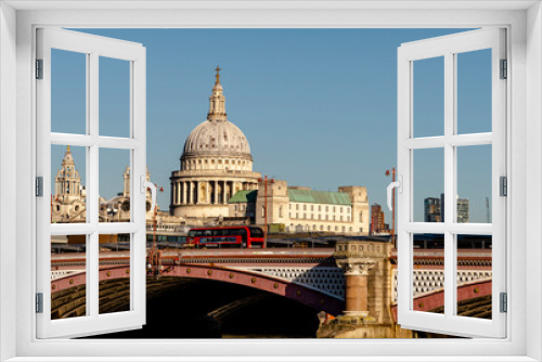 Fototapeta Naklejka Na Ścianę Okno 3D - St Paul's Cathedral and the river Thames