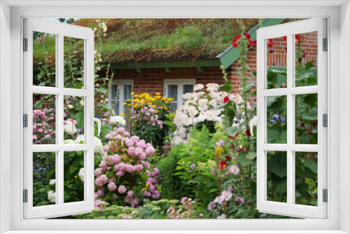 Fototapeta Naklejka Na Ścianę Okno 3D - Altes Bauerhaus Kate mit Wildblumen Garten in St. Peter Ording Schleswig Holstein