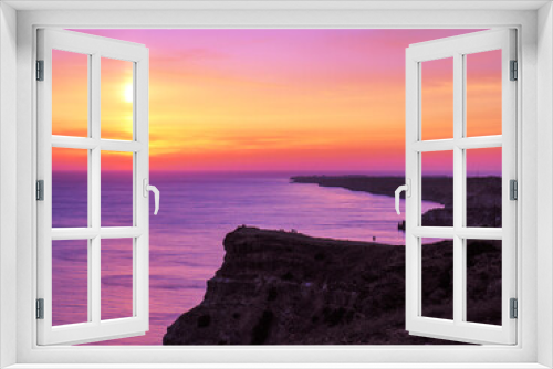 Fototapeta Naklejka Na Ścianę Okno 3D - Beautiful colorful sunset at the montains at the sea