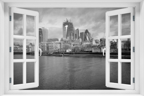 Fototapeta Naklejka Na Ścianę Okno 3D - Greyscale shot of the city building in London near the harbor