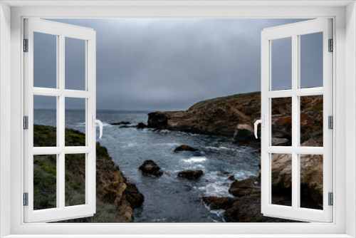Fototapeta Naklejka Na Ścianę Okno 3D - Cloudy day on a rocky coastline