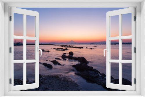 Fototapeta Naklejka Na Ścianę Okno 3D - 葉山町の海岸から夕方の富士山